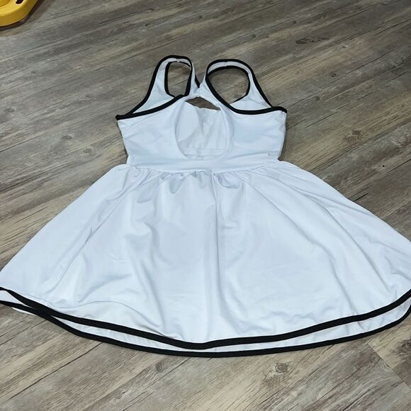 Shein dress - Picture 2 of 2